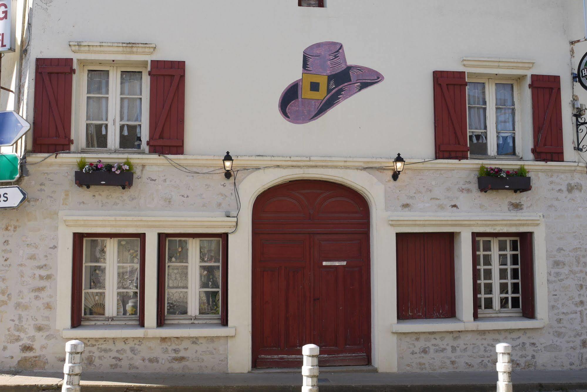 Le Chapeau Rouge Lusignan Exterior foto